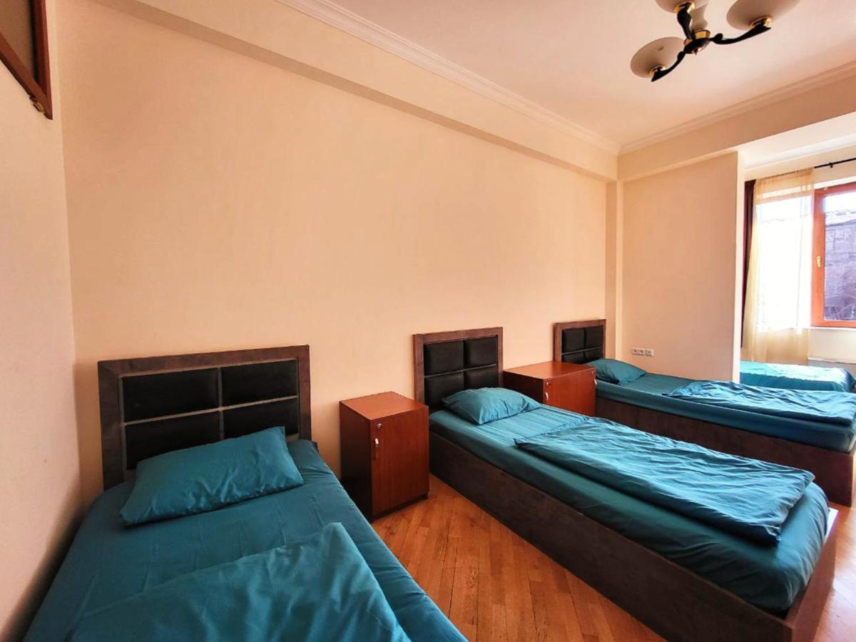 Arevahostel&Apartment เยเรวาน ภายนอก รูปภาพ